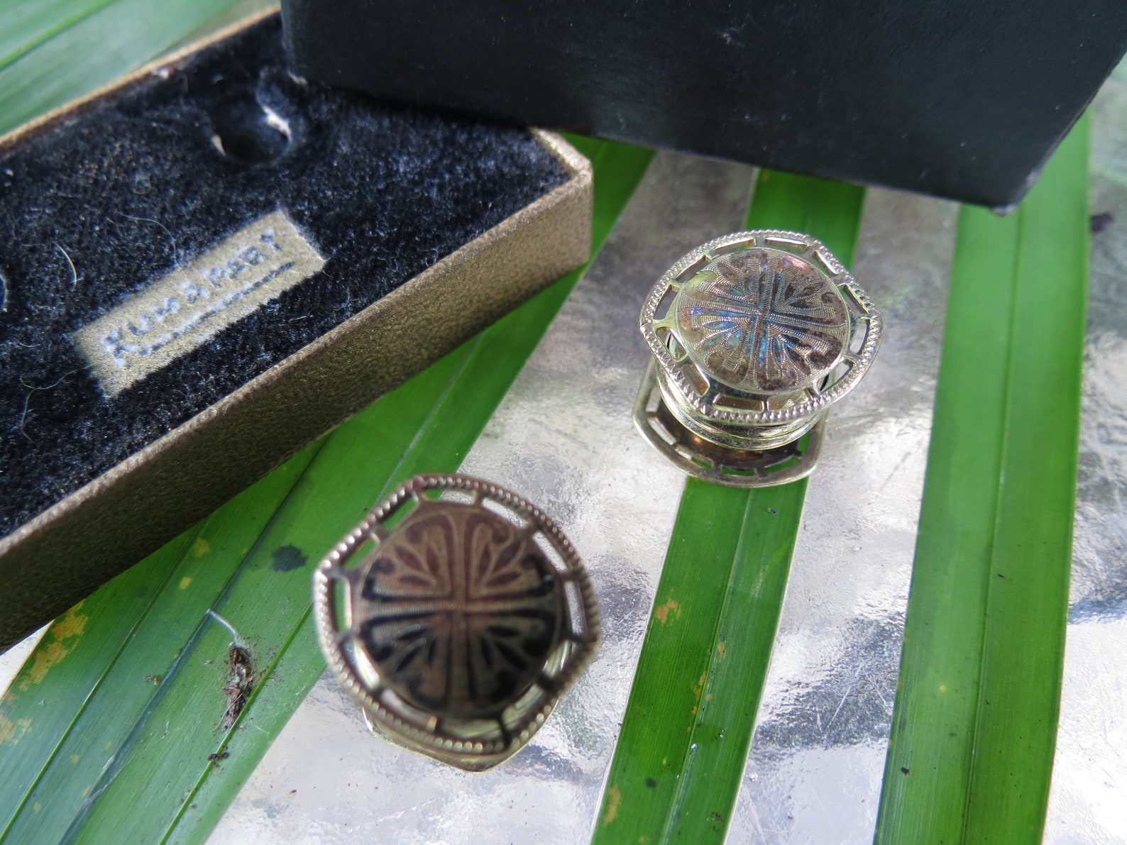 Boutons De Manchette Vintage Kum-A-Part - Motif Rayures Violettes émaillées Dorées - Années 1923 - Occasion