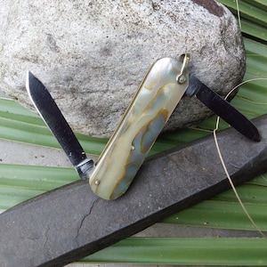 2 Blade Folding Pocket Knife - Genuine MOP - Abalone - Great Condition