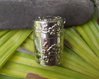 Modern Silver Plate Sewing Thimble Case - Beautiful Sewing Accessory - Excellent Condition