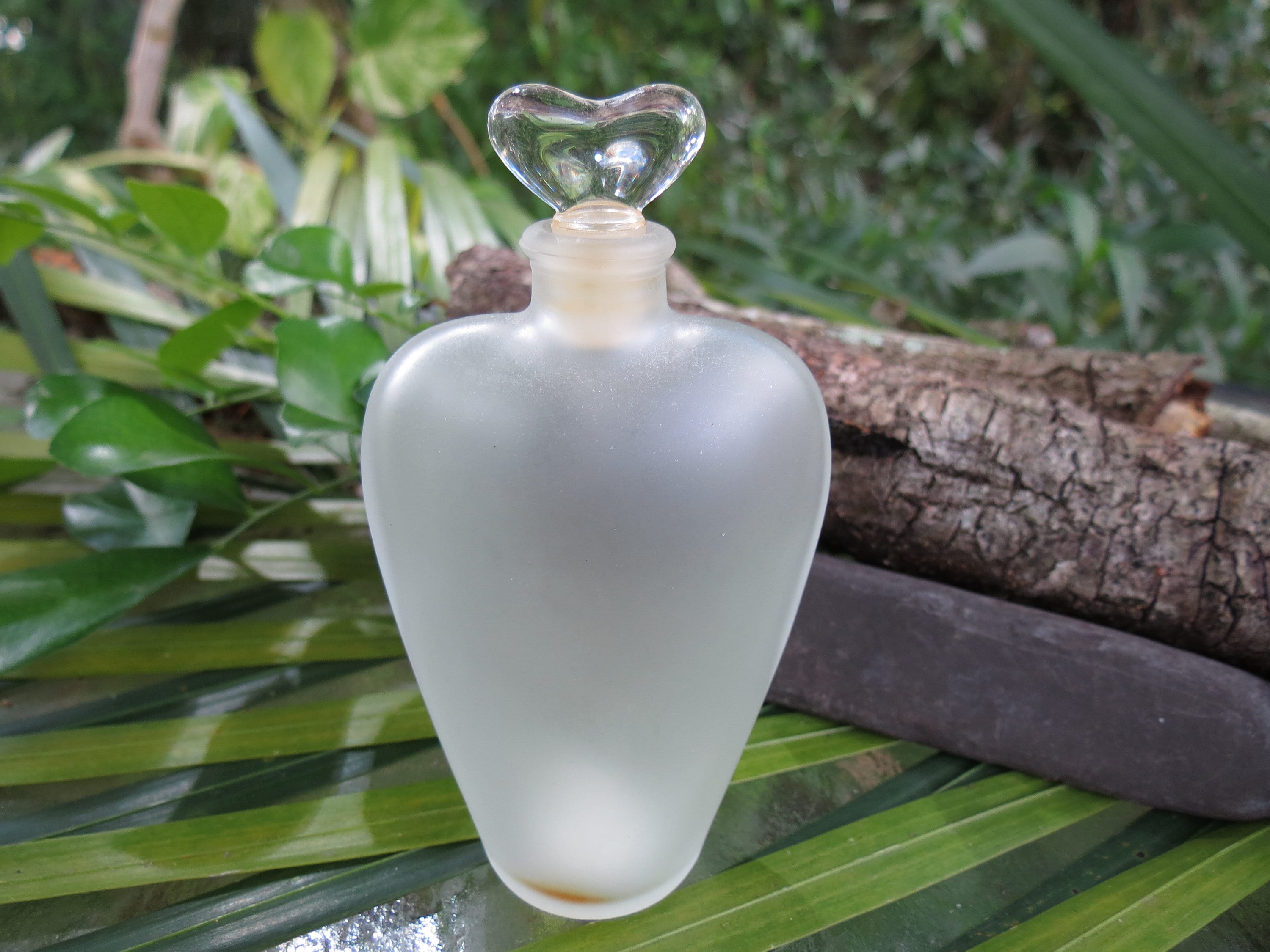 Shiseido Hanatsubaki Frosted Glass Perfume Bottle - Antique Scent