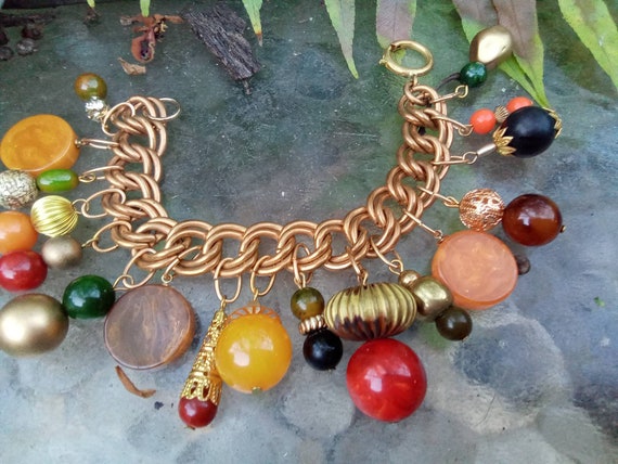 Vintage Bakelite Beads Charm Bracelet  - Big Old … - image 5