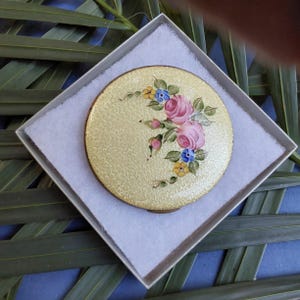 Enamel Roses Powder Compact - Antique Makeup Compact - No Enamel Damage - Wonderful Used Antique Condition