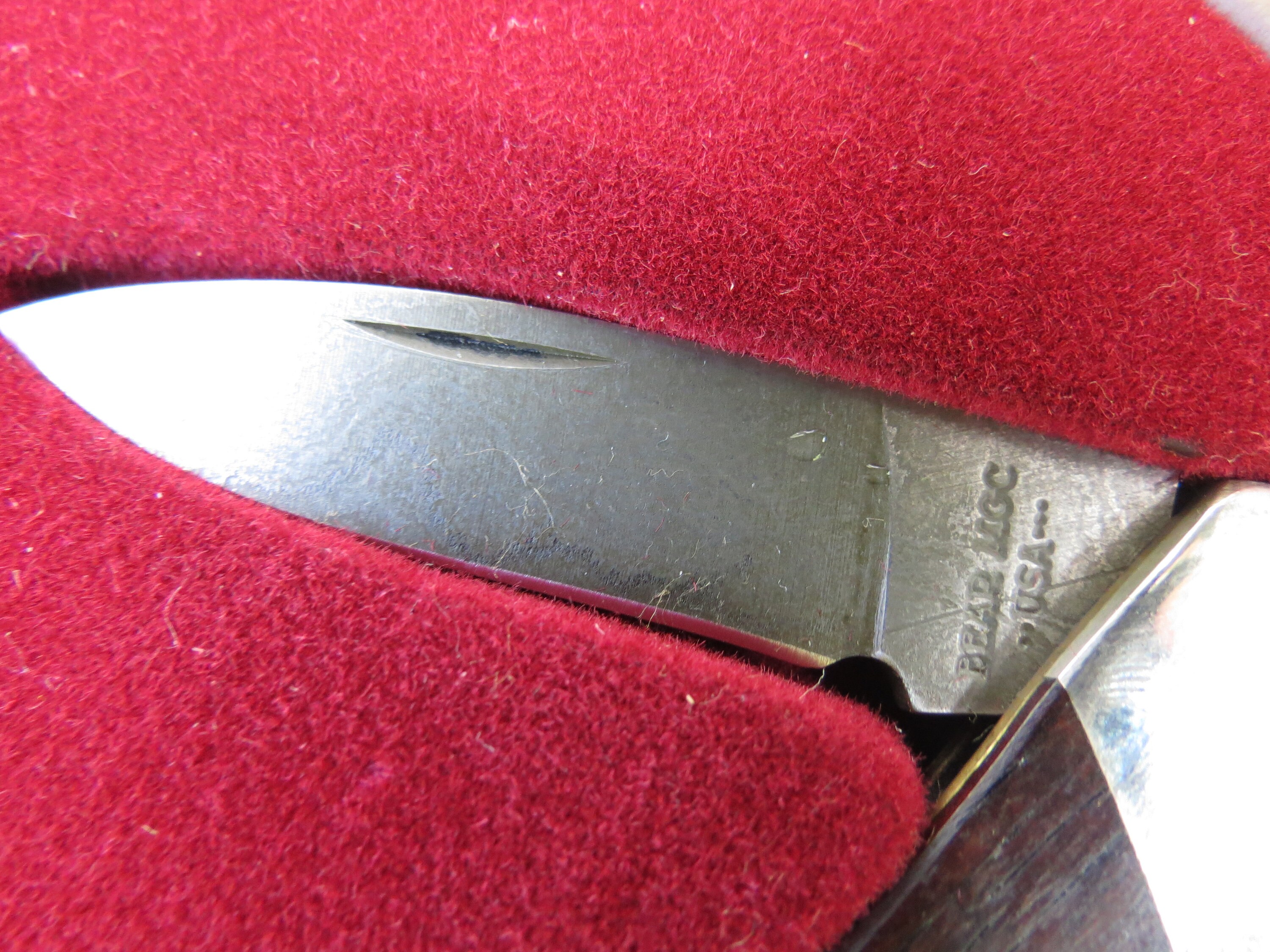 Bear MGC Cutlery Folding Knife in Collectors' Box - Damascus Bear MGC Cutlery Folding Knife in Collectors' Box - Damascus