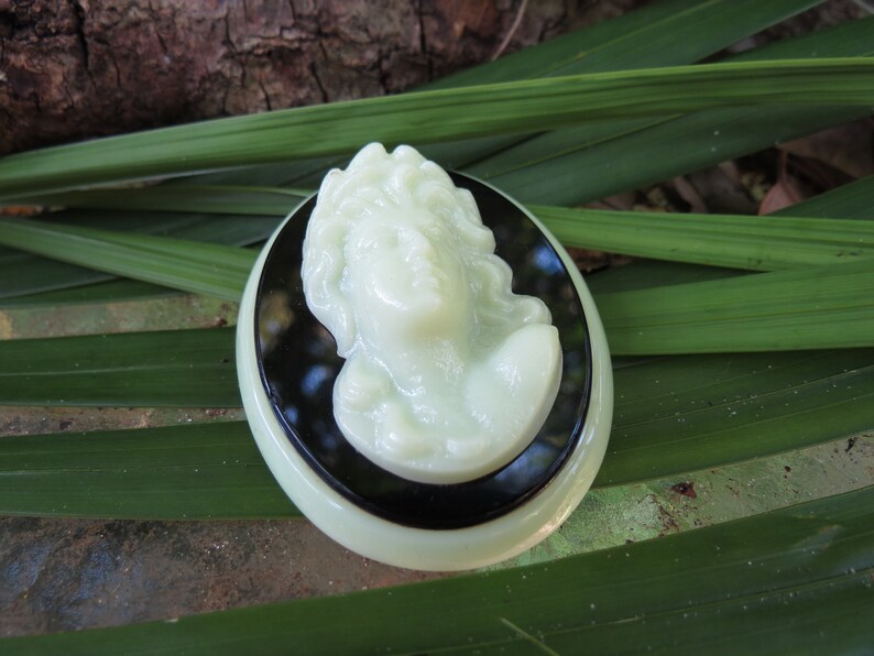 Art Deco Cameo Brooch Antique Full Face Cameo Pin 1920/'s Lucite Plastic