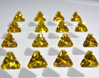 Pierres taillées en forme de triangle CZ jaune doré 8x8mm pierres précieuses lâches de zircone cubique
