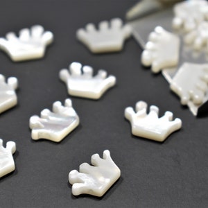 Natural Mother of Pearl Fancy Crown Shape Loose Stones