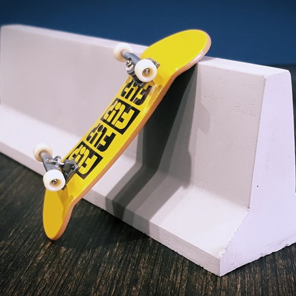 Jersey Barrier voor Fingerboard Skatepark - Schaal 1:12 Miniatuur, gemaakt van beton