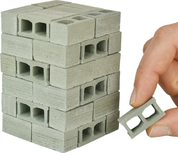 Mini Cinder Blocks Made of Cement With Pallet Premium Quality 1/12 Scale,  Perfect for Dioramas, Gifts for Men, Desk Toy, Dollhouses 