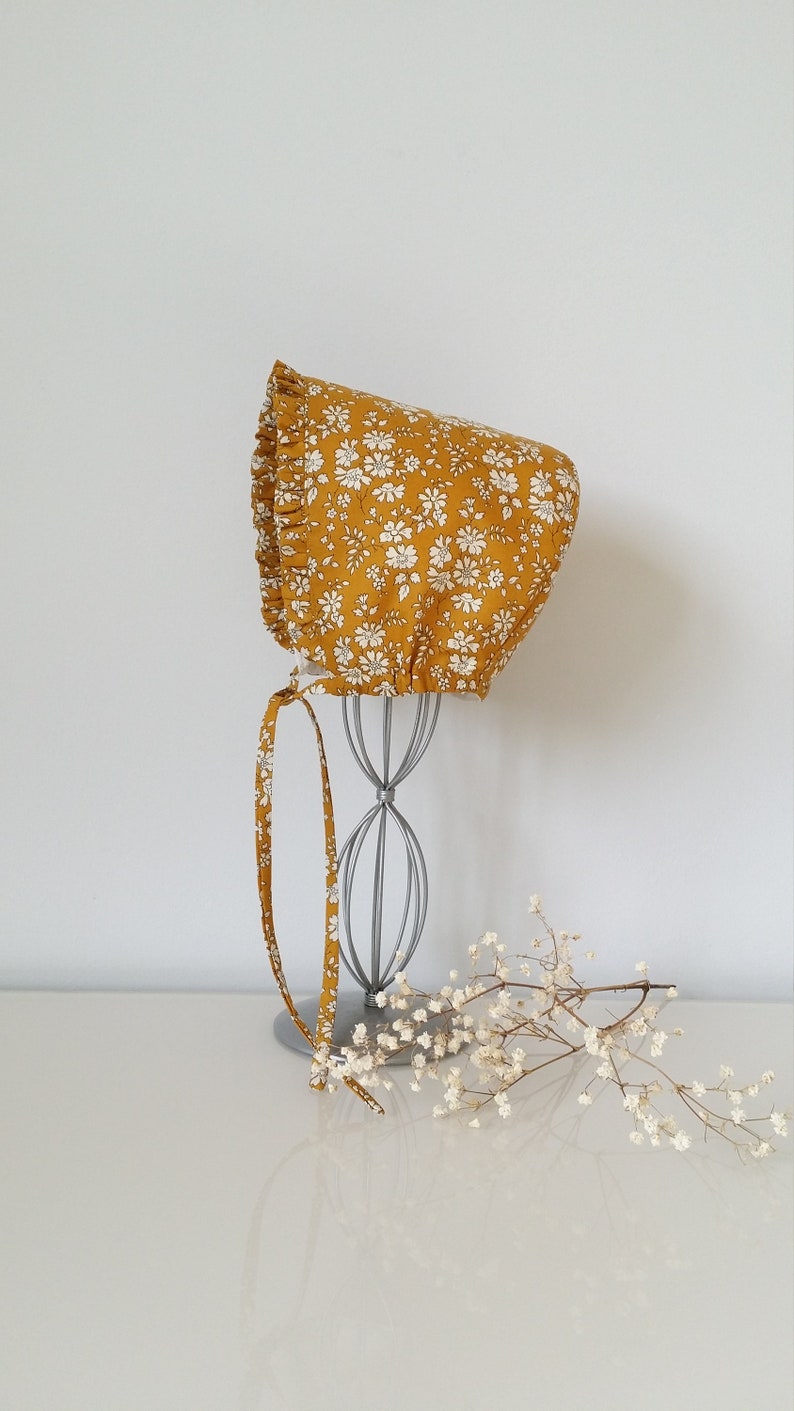 Reversible and adjustable beguin in Liberty and organic cotton