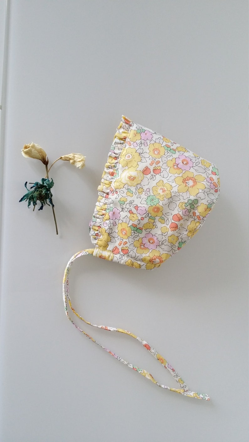 Reversible and adjustable beguin in Liberty and organic cotton