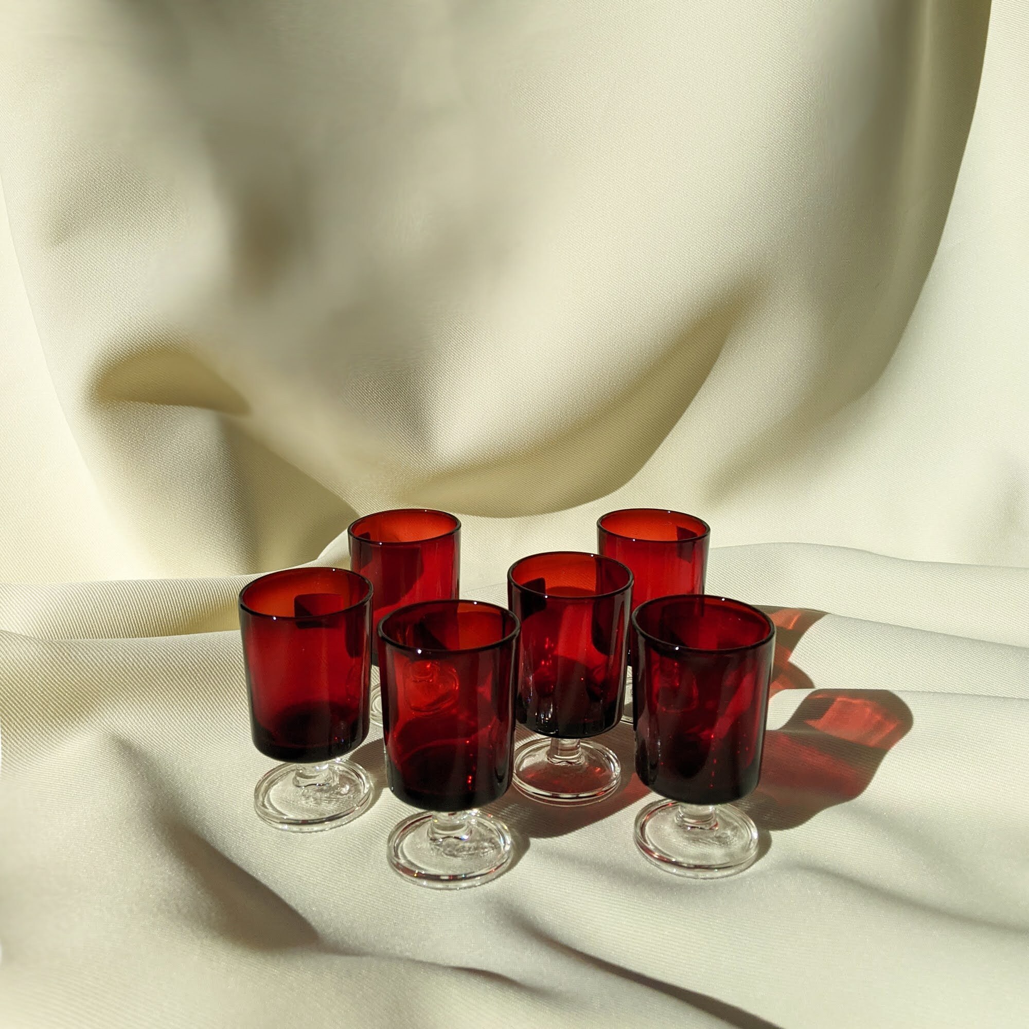 Mini Cocktail Shot Glasses: Set of shot glasses that look like