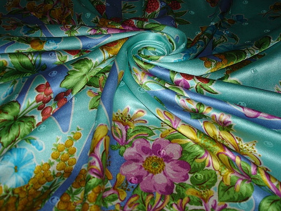 NINA RICCI scarf /Collection Vintage silk scarf Ni
