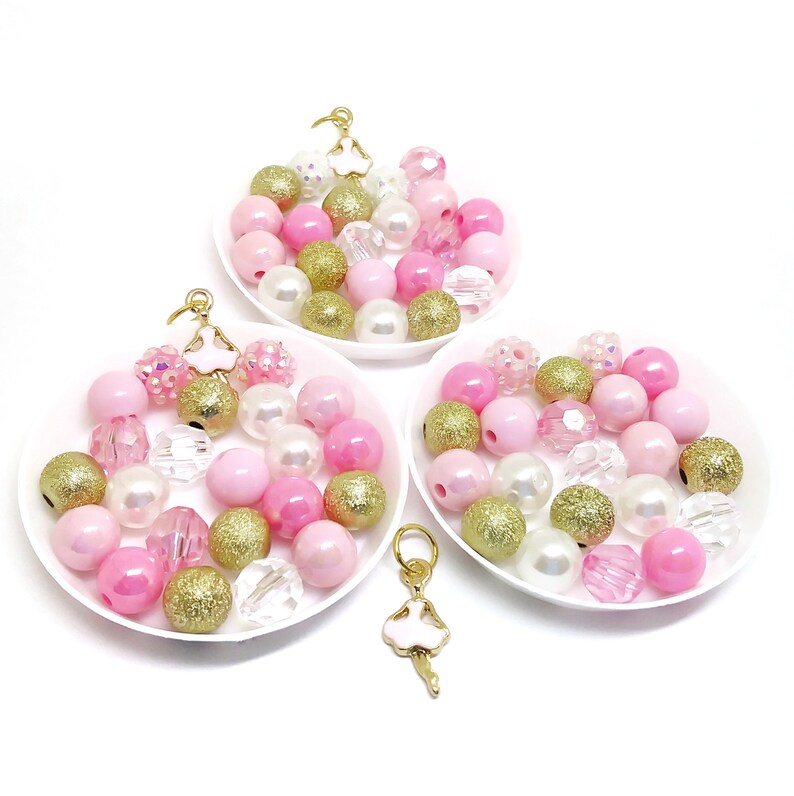 Girls bracelet kits party favors Upgrade your premade bracelet favors to come as fun diy bracelet kits