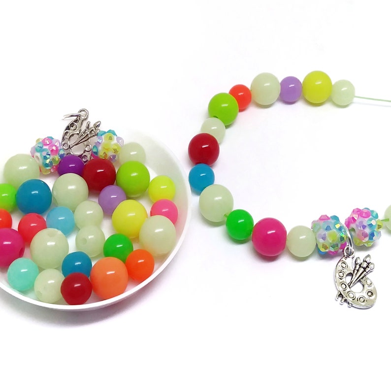 Girls bracelet kits party favors Upgrade your premade bracelet favors to come as fun diy bracelet kits