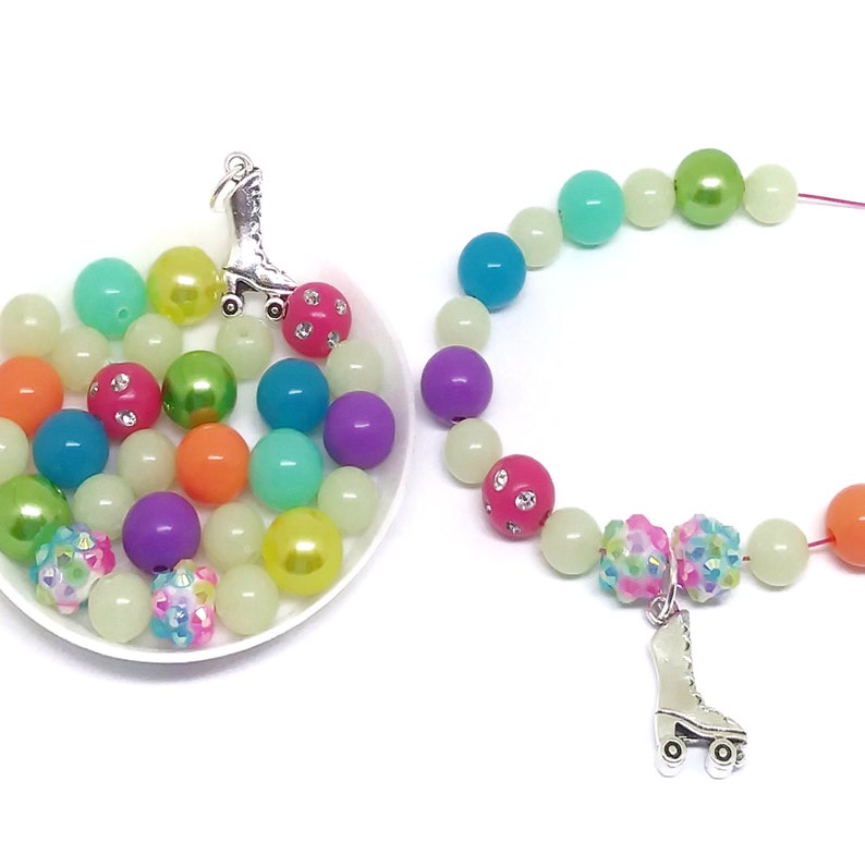 Girls bracelet kits party favors Upgrade your premade bracelet favors to come as fun diy bracelet kits
