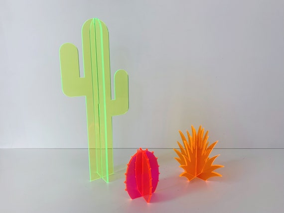 Cactus In Piccolo Vaso Del Vaso Fatto A Mano Per La Decorazione Dell Ufficio O Della Casa 120091241
