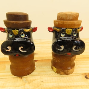 VTG Wood , Ceramic Black & Brown Color Salt and Pepper Shaker Cow&#39;s Made In Japan