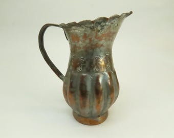 Vintage ägyptische handgemachte Kupferkrug verzinnt gestempelte Patina