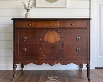 Vintage Art Deco 3-drawer dresser/Carved Wood Chest of Drawers/Entryway Console Buffet