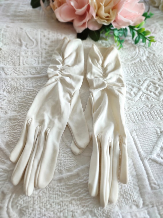 Vintage long white birdal gloves, white gloves, r… - image 2