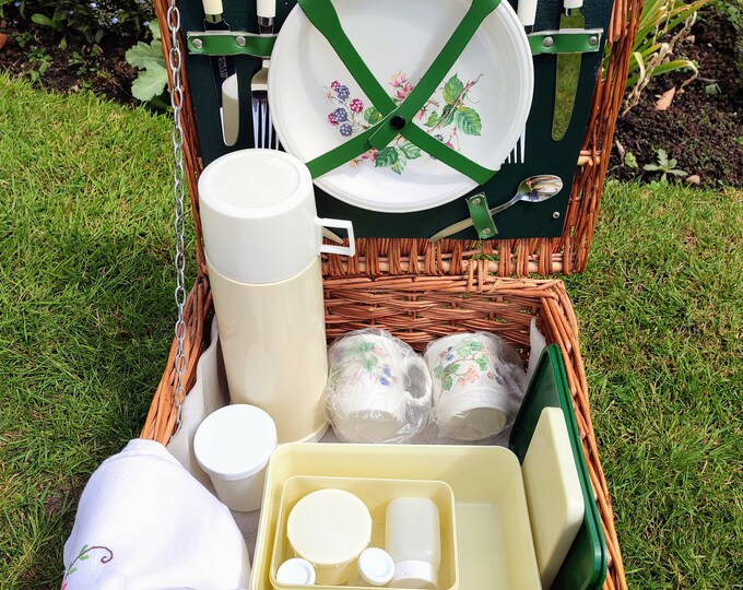 Vintage Brexton Picnic Basket, Picnic Hamper, Vintage Car Picnic Basket