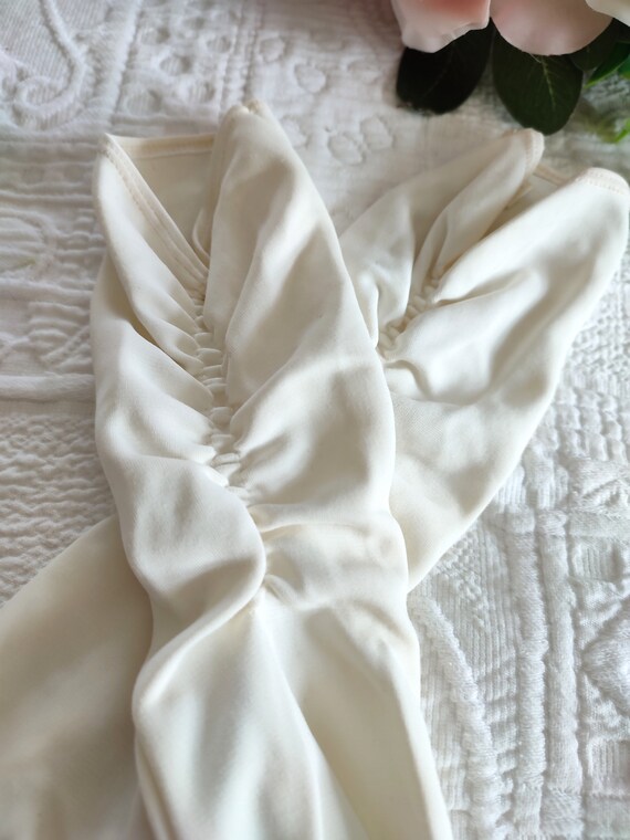 Vintage long white birdal gloves, white gloves, r… - image 3