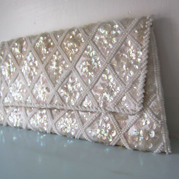 Vintage white bead and sequin bag, 1950s sequined clutch bag, evening clutch bag, pearl beads and iridescent sequins, wedding/bridal bag