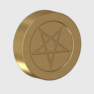 Könnte beinhalten: Eine goldfarbene Münze mit einem fünfzackigen Stern in der Mitte. Der Stern ist schwarz umrandet und hat einen kleineren fünfzackigen Stern im Inneren.