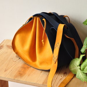 Sac fourre-tout en cuir simple / Sac en cuir jaune / Sac en cuir bleu / Fourre-tout simpliste / Sac minimaliste en cuir bleu et jaune