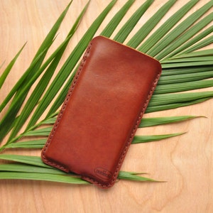 Custom-sized Simple Leather Phone Case / iPhone Pouch / Mobile Sleeve in Cognac Leather zdjęcie 1