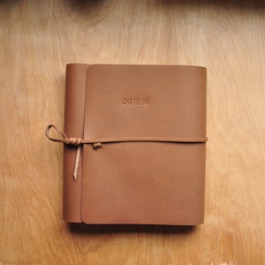 Custodia per libro in pelle personalizzata, pelle marrone cioccolato al latte, dimensione regolabile, custodia per libro, copertina per libro