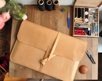 Funda portátil de cuero simple personalizada / Bolsa para computadora portátil / Estuche de transporte / Macbook / Macbook Air / Funda para computadora portátil en cuero curtido natural