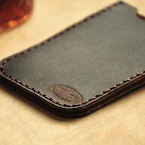 Tarjetero de piel marrón oscuro, piel Horween gruesa, diseño minimalista