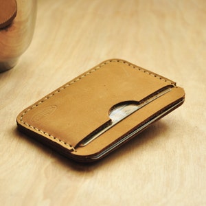 Porte-carte simple en cuir brun de chameau actif