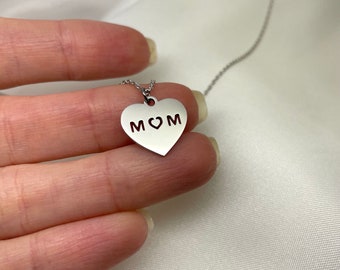 Mom Necklace, Heart Mom Necklace, Silver mom Necklace, New Mom Gift, Gift for mom, Mother gift, Mommy necklace