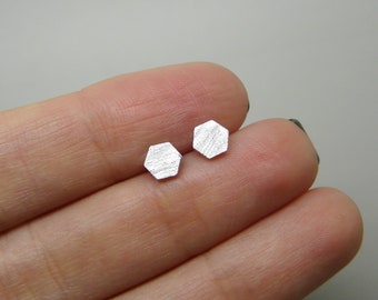 Tiny Hexagon Earrings, Hexagon Studs, Minimalist Earrings, Minimalist Studs Geometric jewelry, Silver hexagon earrings