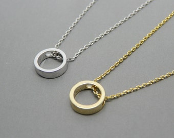 Kreis-Halskette, Karma-Halskette, Kreis Collier, minimalistischen Collier, Schichtung Halskette, Tiny gold Anhänger, Gold Halskette