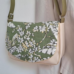 Sac à main bandoulière femme en simili cuir écru et tissu vert motif feuillage tropical
