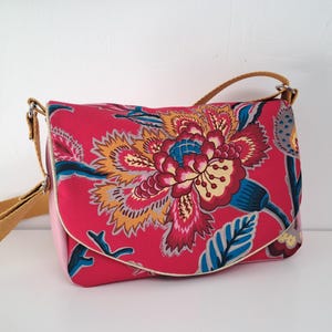 Sac bandoulière coloré femme - Sac à main en simili cuir rose et tissu Indien fuchsia - Collection Romy