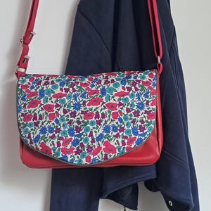 Sac à main bandoulière femme en simili cuir rouge et tissu Liberty Poppy and Daisy, coquelicots