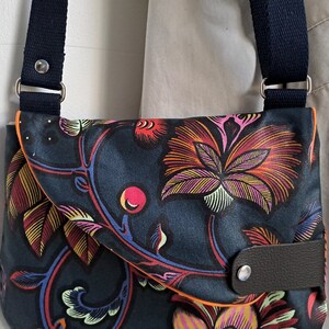 Sac besace imperméable femme tissu fleurs Indienne Sac besace bandoulière réglable Sac à main décontracté porté travers image 4