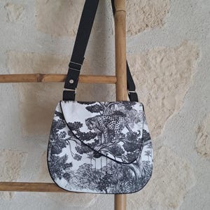 Sac besace imperméable femme imprimé léopard