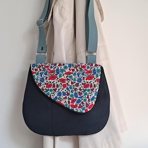 Umhängetasche aus Leinen und Liberty in Marineblau – Verstellbare Umhängetasche