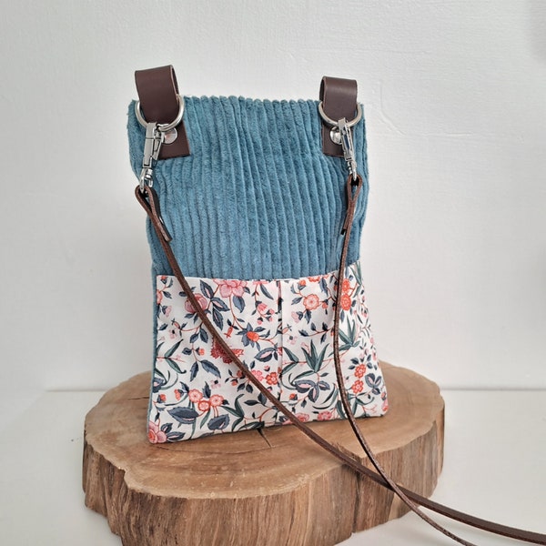 Pochette téléphone bandoulière cuir - Etui smartphone Liberty, velours côtelé bleu pigeon - Petit sac bandoulière femme