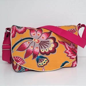 Sac à main coloré original - Sac bandoulière femme en simili cuir bordeaux et tissu Indien safran -