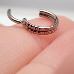 Double Row Pyramid-Style Engraved 8mm, 10mm, 12mm Titanium Clicker · Conch/Rook/Helix/Septum/Tragus · 16g
