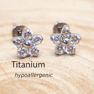 Implant grade Titanium metal flower earrings with zircon crystals, 100% Hypoallergenic, Sensitive ear, anodizing avaible 20g PAIR