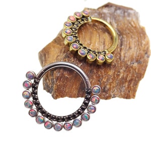 Schwarz CZ und Deep Space Opal 8mm, 10mm Titan Clicker · Septum/Helix/Daith/Conch/Knorpel · 16g
