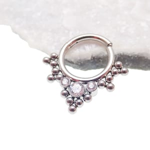 CZ 16g Perlencluster Implant Grade Titan Clicker · Septum/Daith/Helix/Muschel · 8 mm, 10 mm