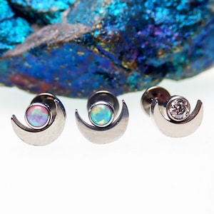 Piercing a dorso piatto in titanio con impianto opale a forma di luna 18 g, 16 g, 14 g